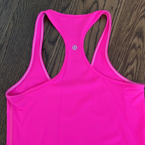 Women’s lululemon tank. Bright pink. Size 6. - Picture 2 of 3